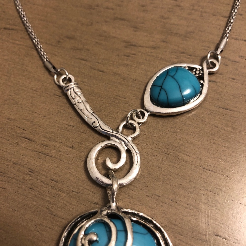 Elegant Silver Tone and Faux Turquoise Necklace - Picture 3 of 9